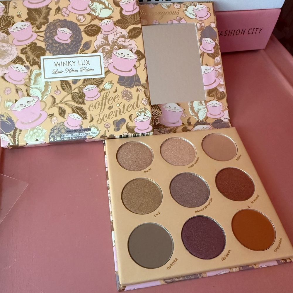 Winky Lux Latte Kitten Palette